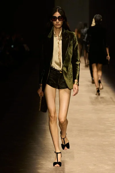 Look 49